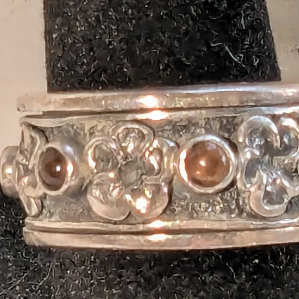 ARMENIAN STERLING SILVER AND GARNET RING - Picture 3 of 5